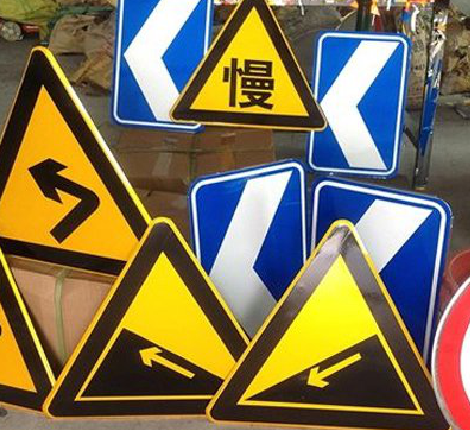 济源标识标牌中颜色的确定是很重要的。